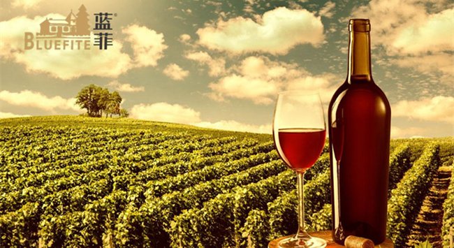 澳洲葡萄酒產(chǎn)業(yè)價(jià)值450億澳元，中國(guó)為澳洲最大海外市場(chǎng)。